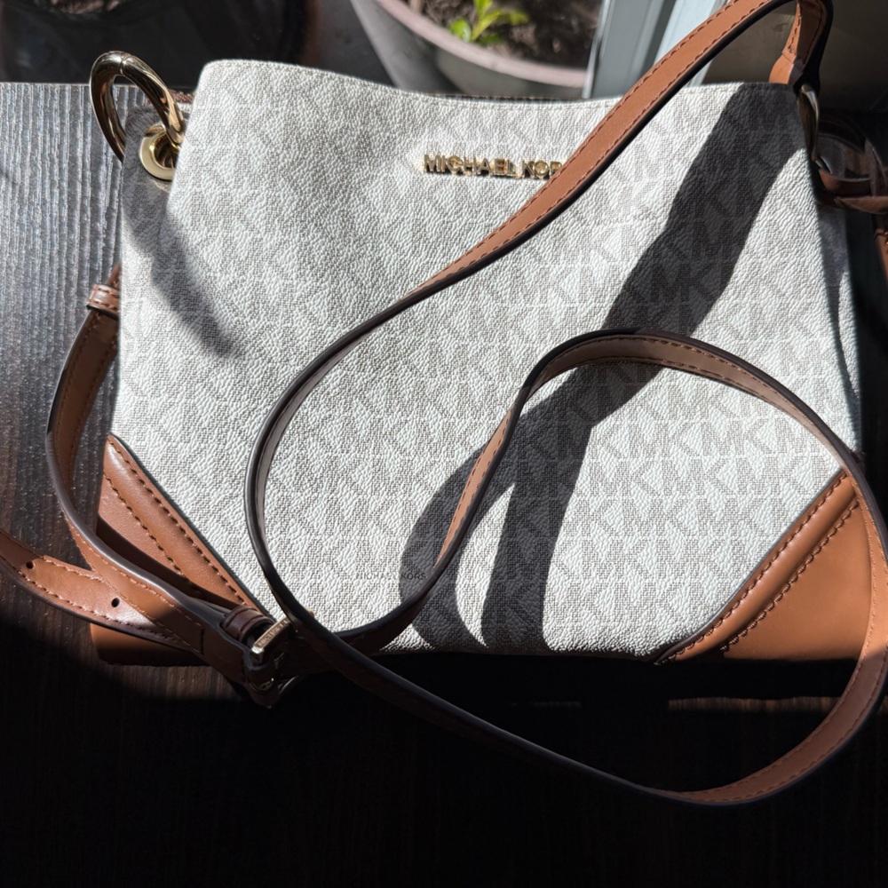 Michael Kors 3 Pocket Crossbody Sling (NEW)